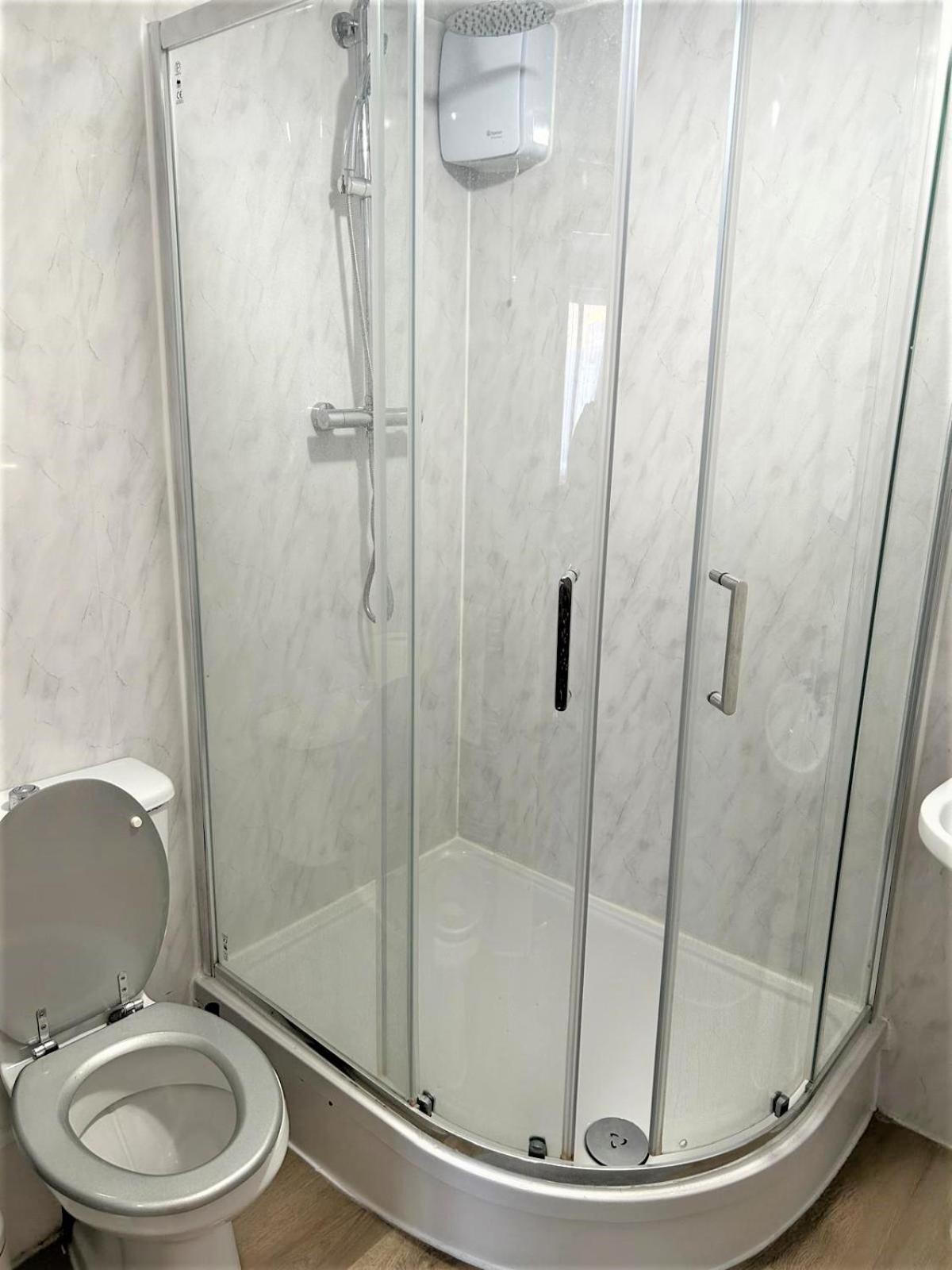 London Zone 2 Lovely 4 Bedroom Apartment - 3 Trowbridge Road المظهر الخارجي الصورة